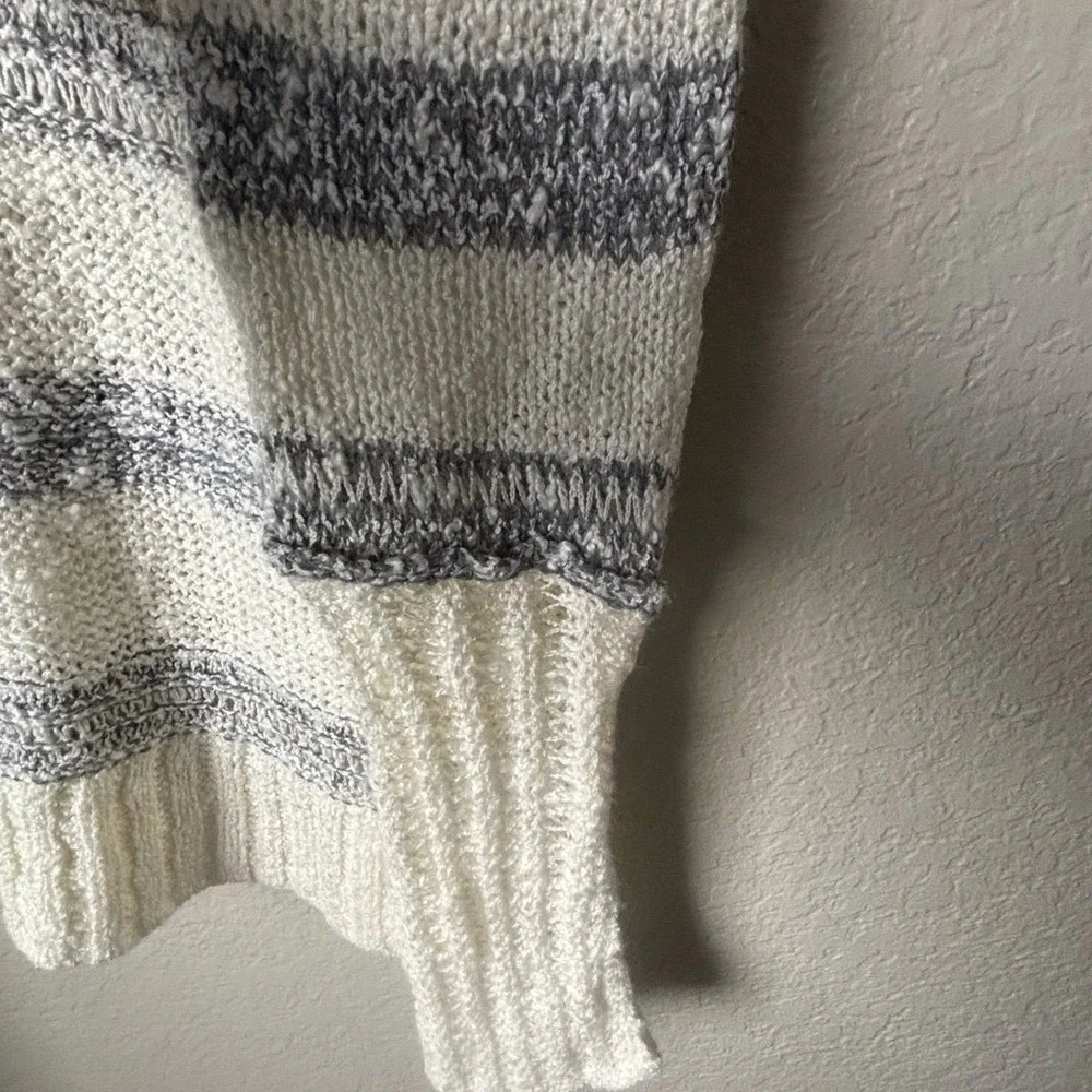 Storia  cream and gray Anthropology Sweater Size Small‎